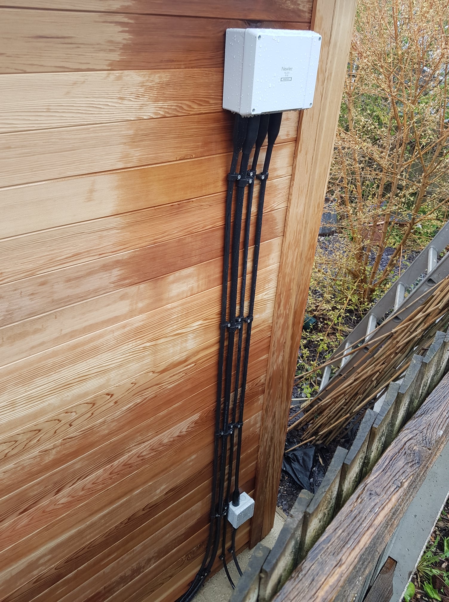 Summer house power supply
